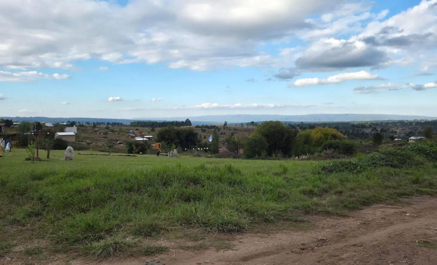 SE VENDE TERRENO DE 600 m2 EN VILLA YACANTO C/SERV 2