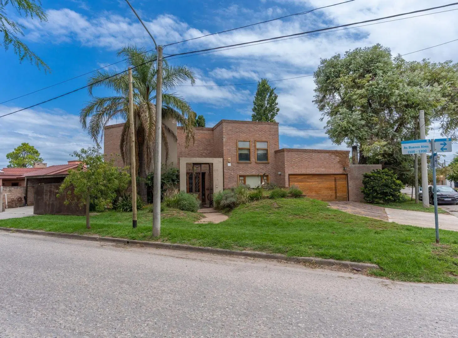 CASA EN VENTA ALMAFUERTE DOBLE LOTE PILETA 1050 M2 2