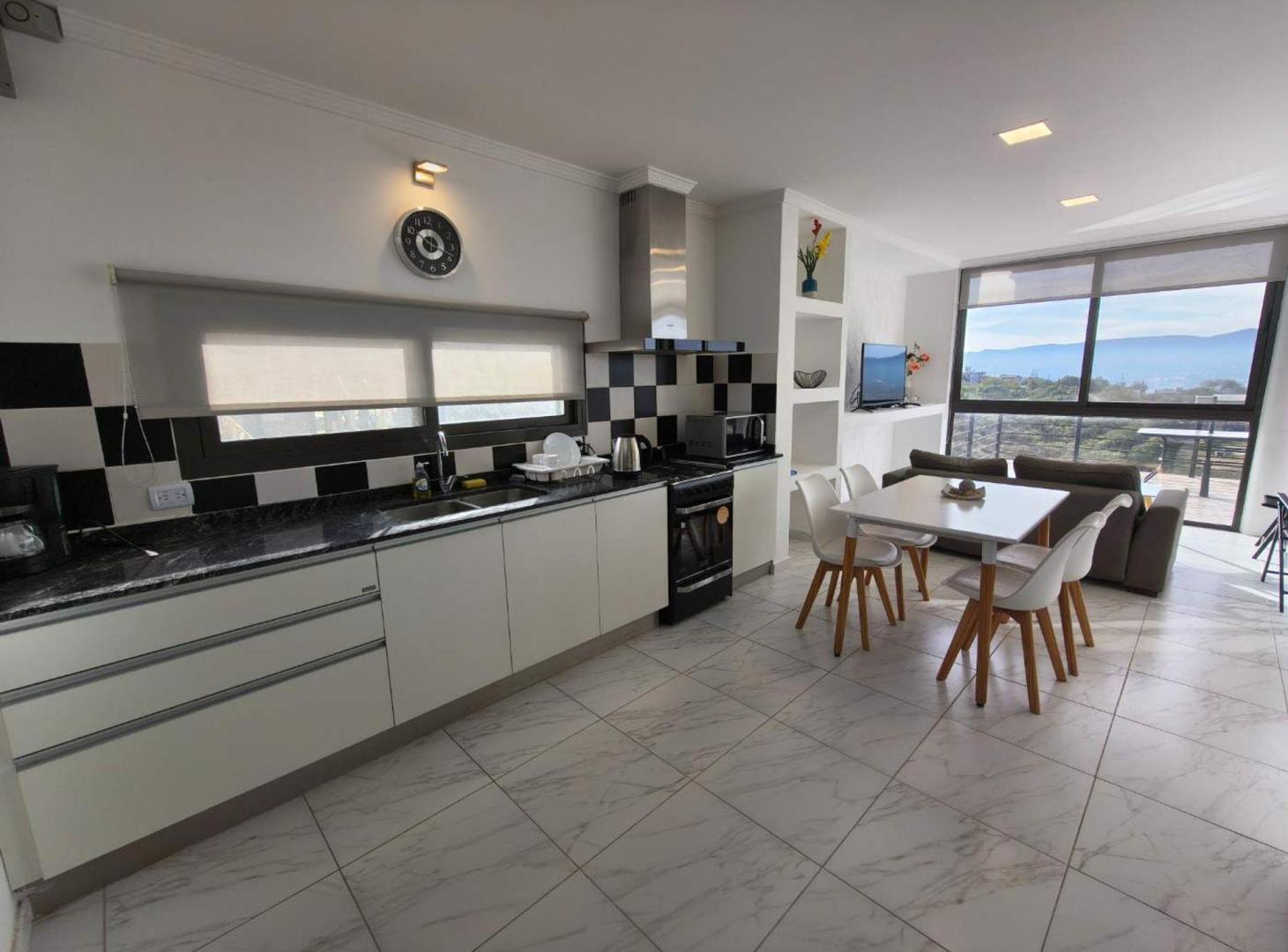 Foto de CASA 3 DORM CON VISTA AL LAGO VILLA CARLOS PAZ, imagen 3