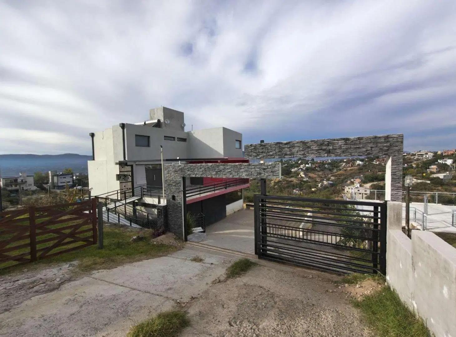CASA 3 DORM CON VISTA AL LAGO VILLA CARLOS PAZ 2