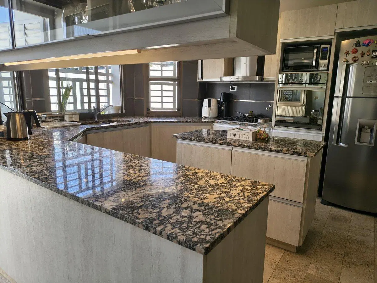 VENDO CASA DE CATEGORIA 5 DORM CON PILETA EN  URCA 8