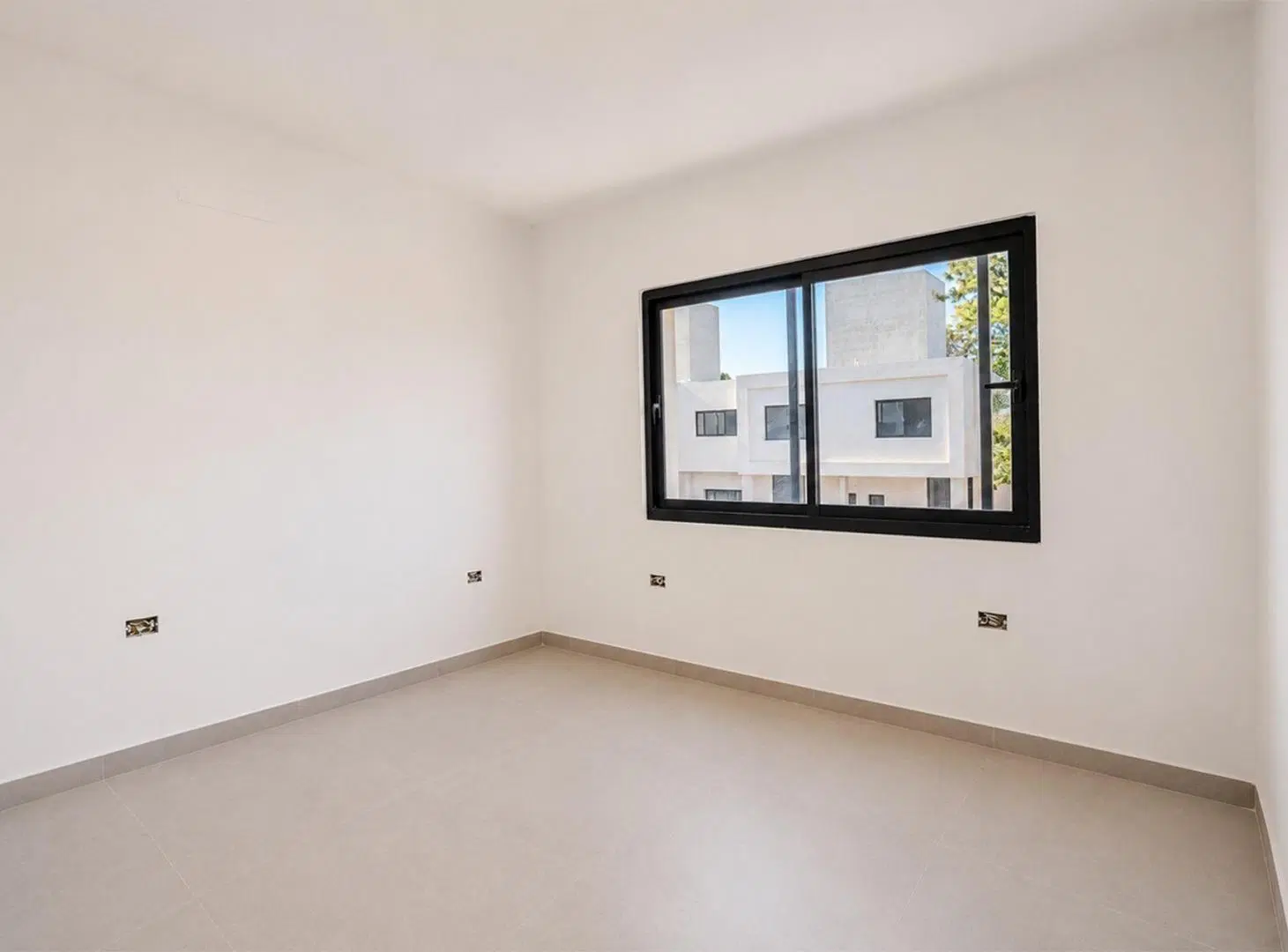 VENTA CASA 3 DORMITORIOS HOUSING AV. RICARDO ROJAS 4