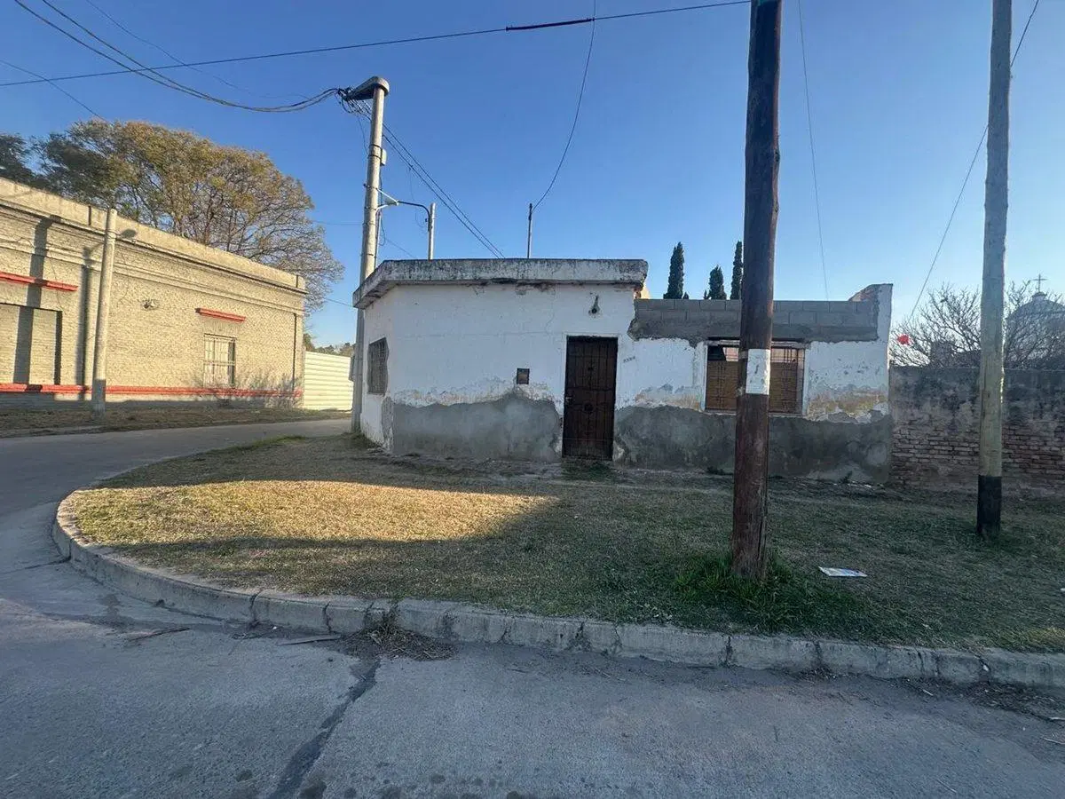 CASA ESQUINA A REFACCIONAR + DEPTO EN FERREYRA 2