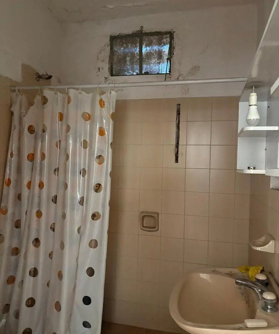 VENTA CASA CON GALPON ALBERDI 5