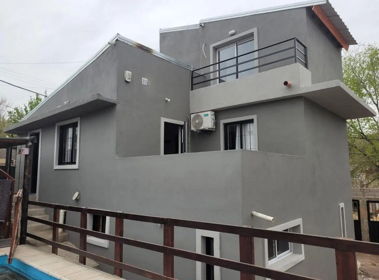 TRES DPTOS CON PISCINA A 500 MTS CENTRO COSQUIN 2