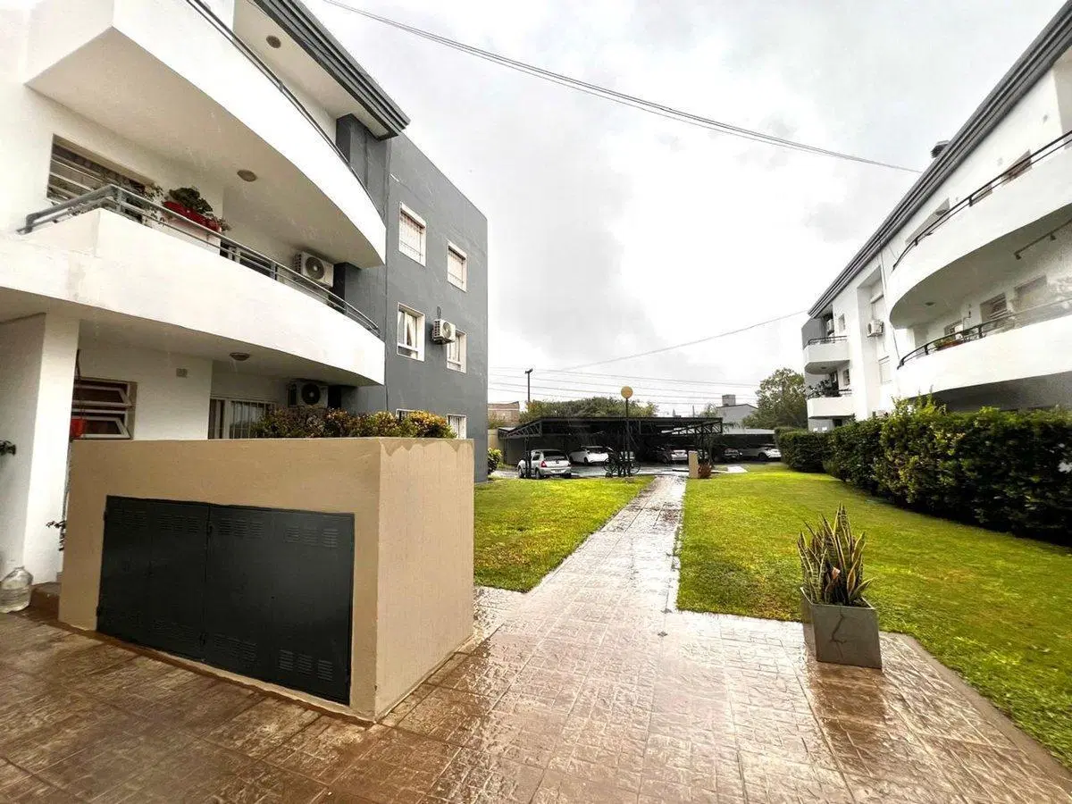 Departamento 3 dormitorios c balcón. Puente blanco 2