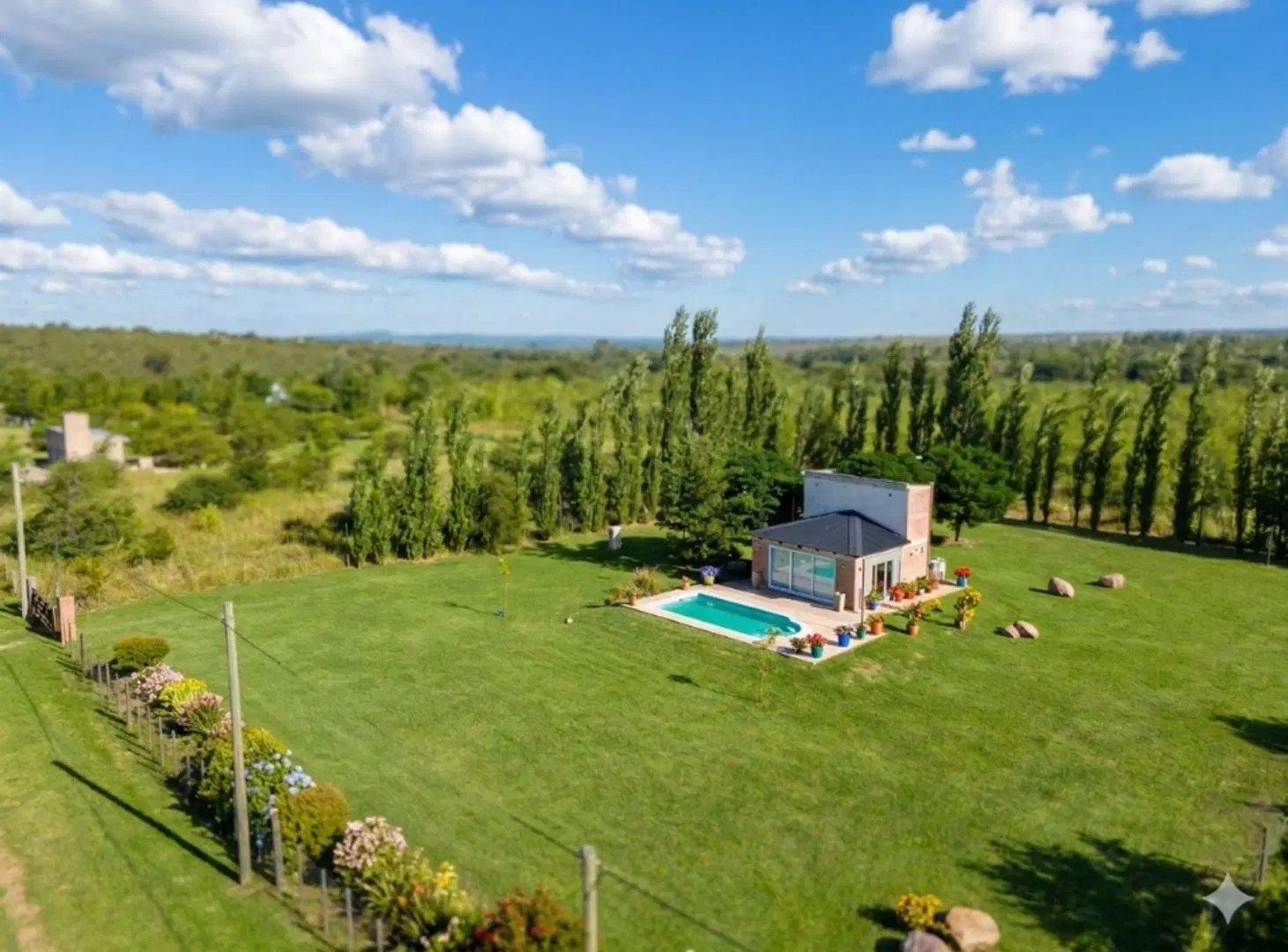 SE VENDE CASA CON GRAN LOTE 2400 m2 BARRIO CRERADO 4