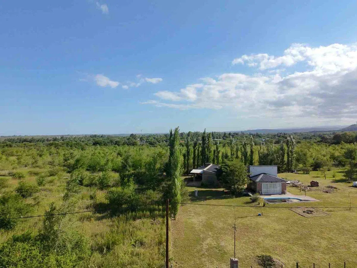 SE VENDE CASA CON GRAN LOTE 2400 m2 BARRIO CRERADO 3
