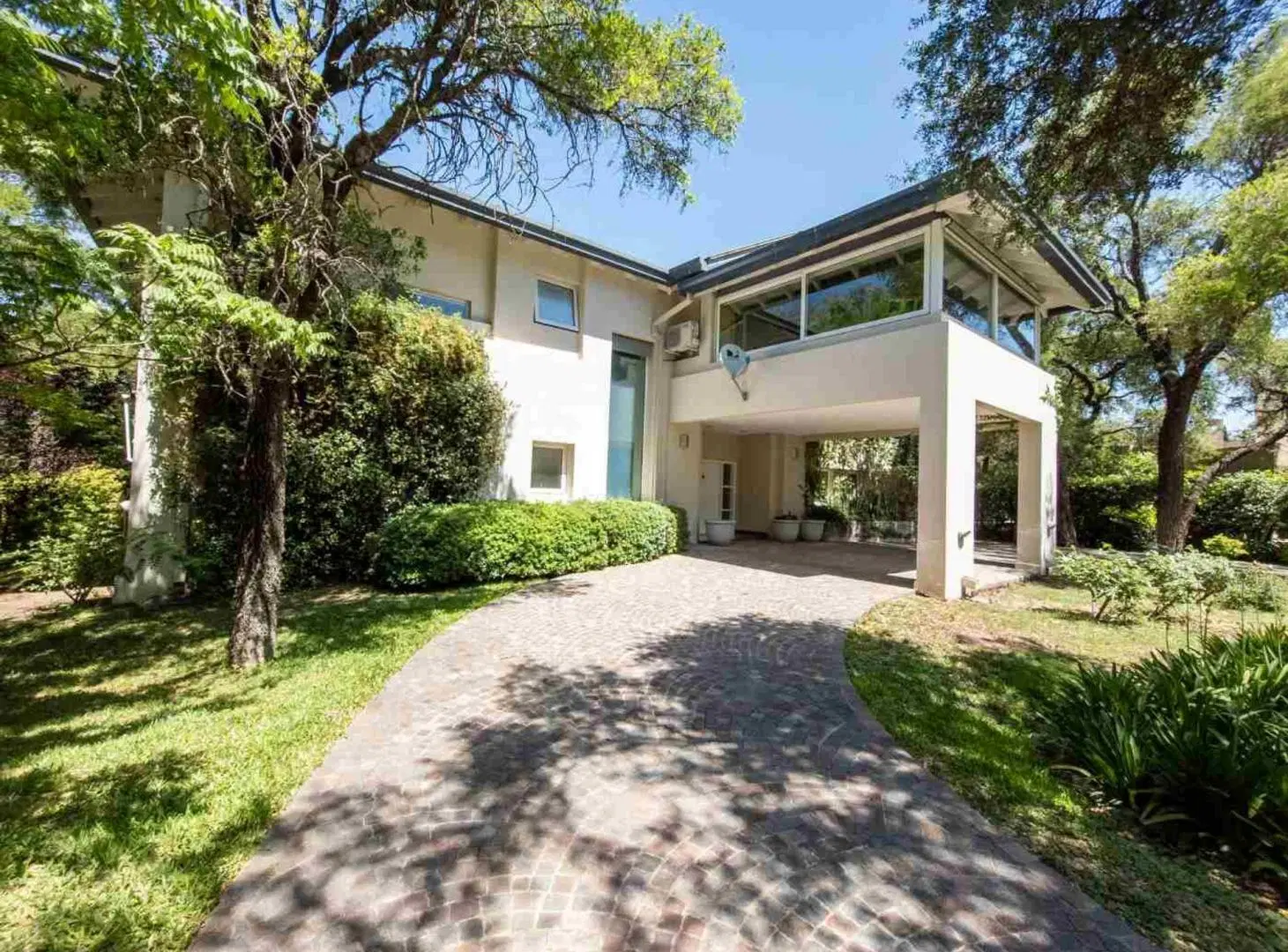 VENTA EXCLUSIVA CASA 4 DORM LOMAS DE LA CAROLINA 2