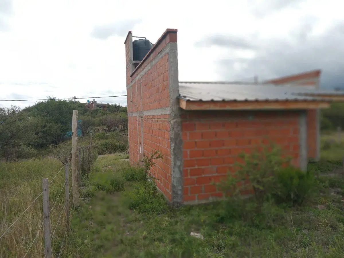 CASA A TERMINAR EN AGUAS AZULES CAPILLA DEL MONTE 4