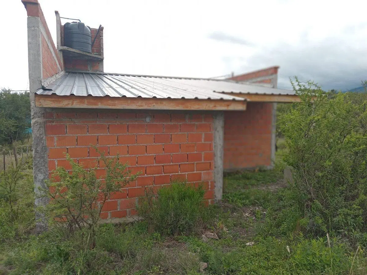 CASA A TERMINAR EN AGUAS AZULES CAPILLA DEL MONTE 3