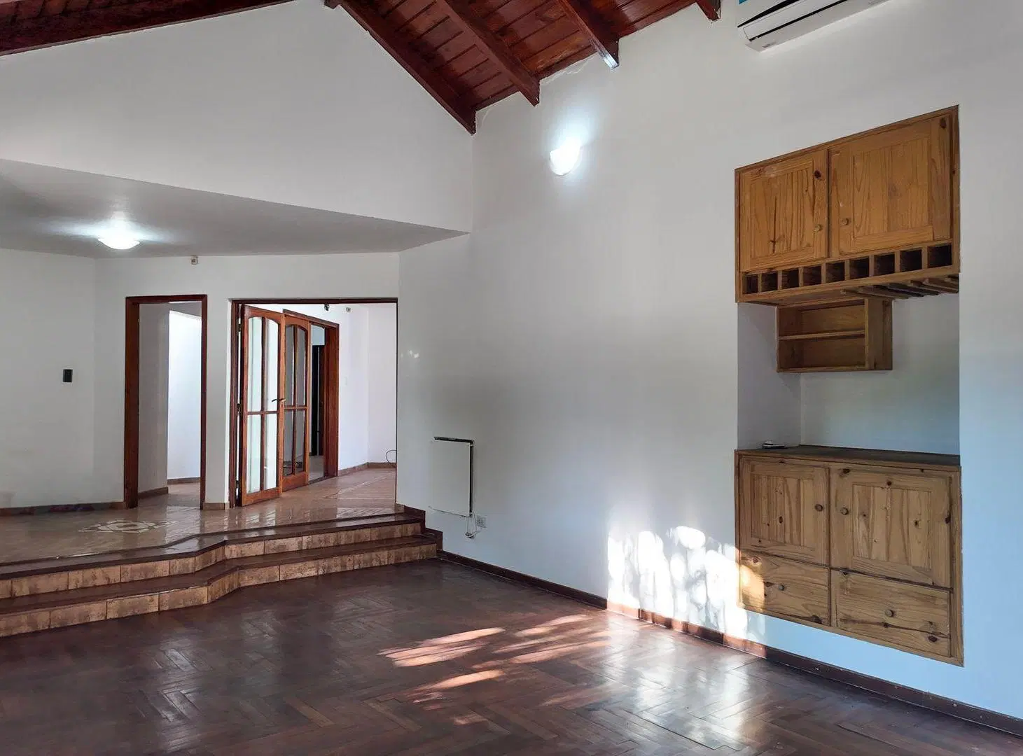 Casa 5 Cuartos Zona Colegio Lasalle Apta Crédito 2