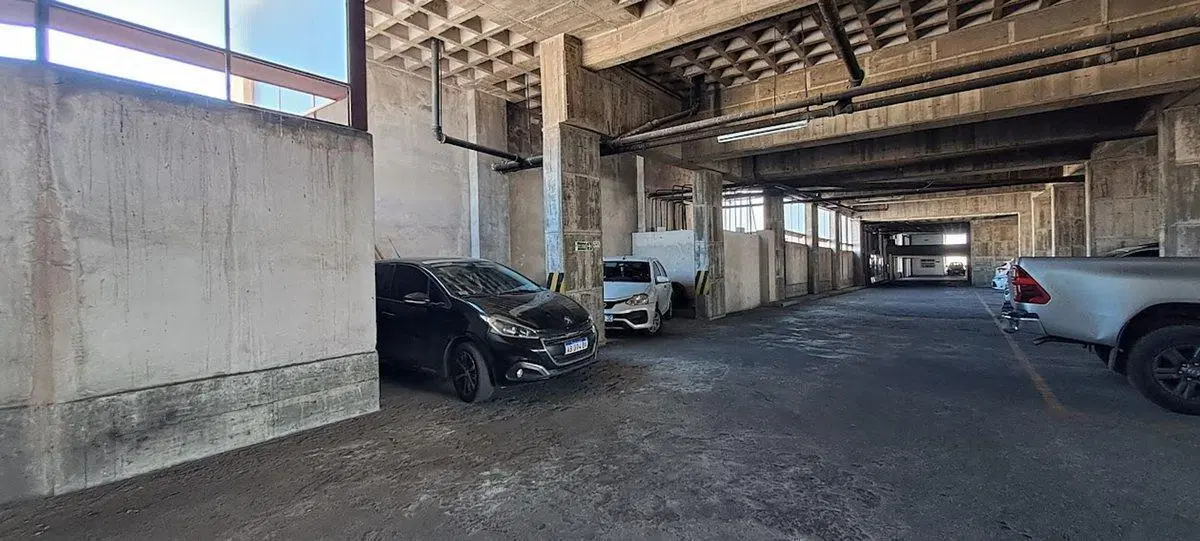 COCHERA DOBLE EXCELENTE UBICACIÓN  AV. OLMOS 138 2