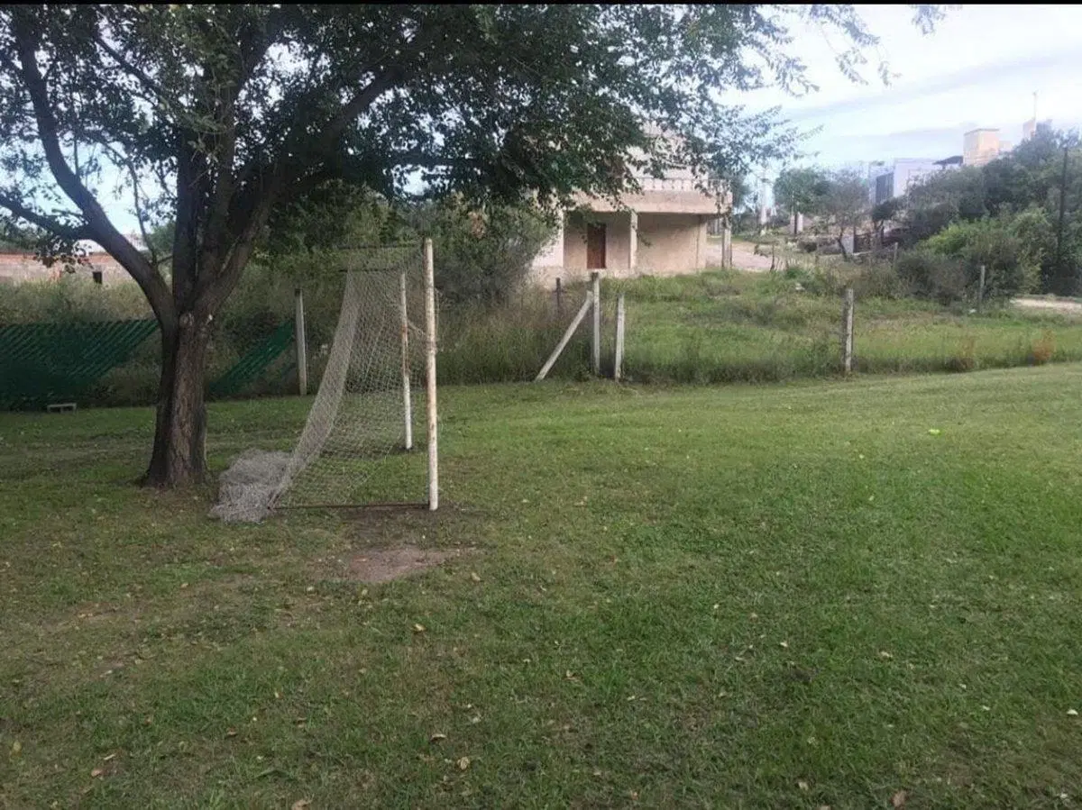 VENTA CASA 2 DORMITORIOS - PILETA - CABALANGO 8