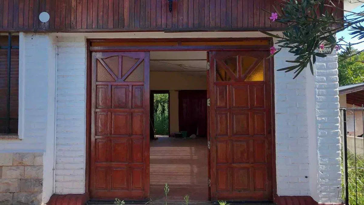 SE VENDE CASA 2 DORM. + DEPTO RUTA 5 V. DEL DIQUE 4