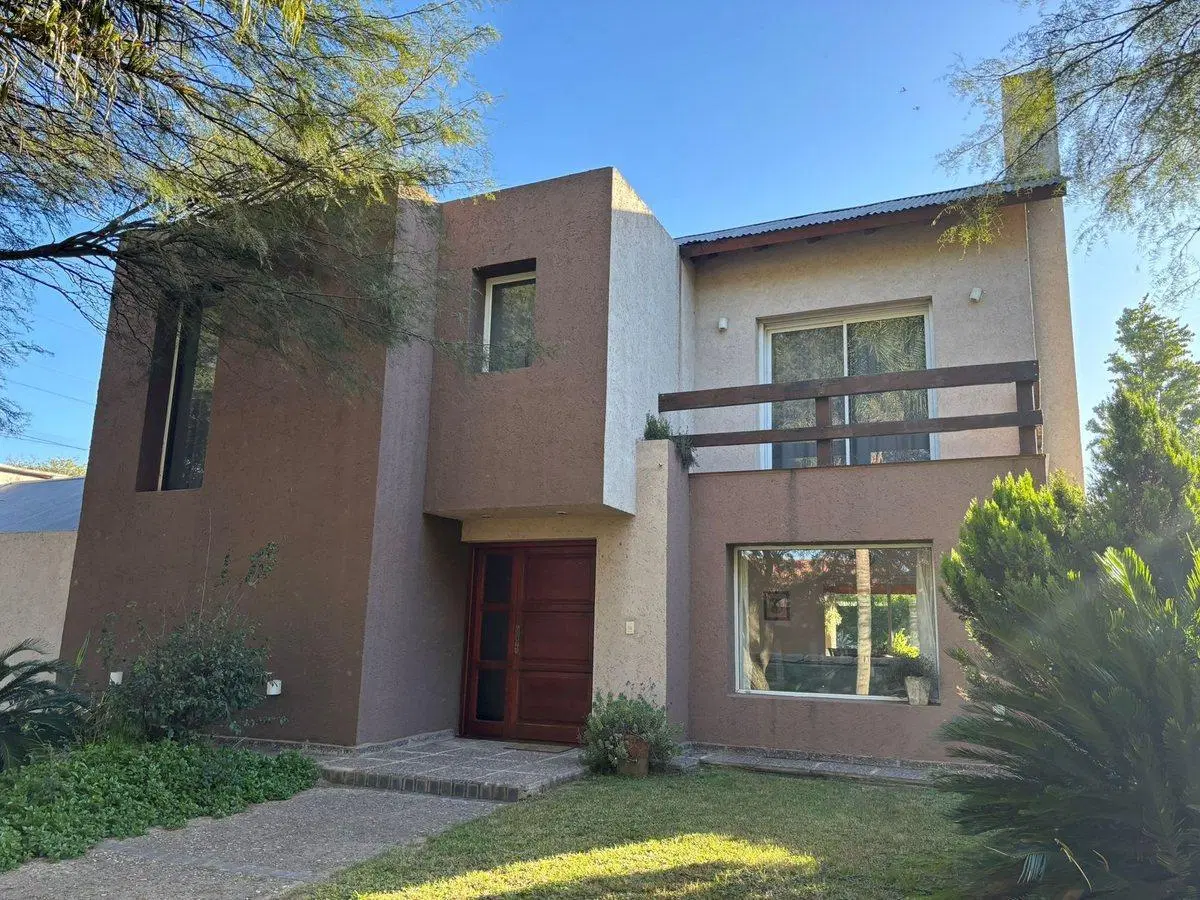 CASA 2 DORMITORIOS CON ESTUDIO LOS ALGARROBOS 2