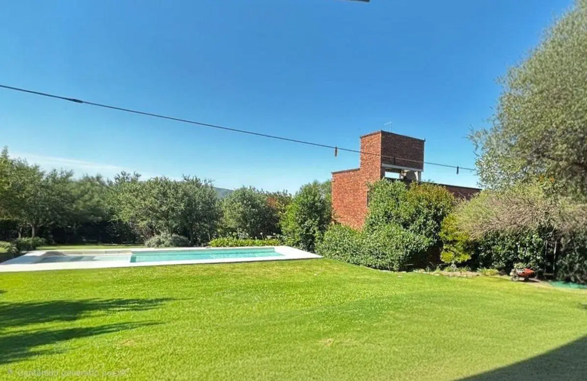 VENTA TERRENO CON PILETA EN VALLE DEL GOLF 806 Mts 2