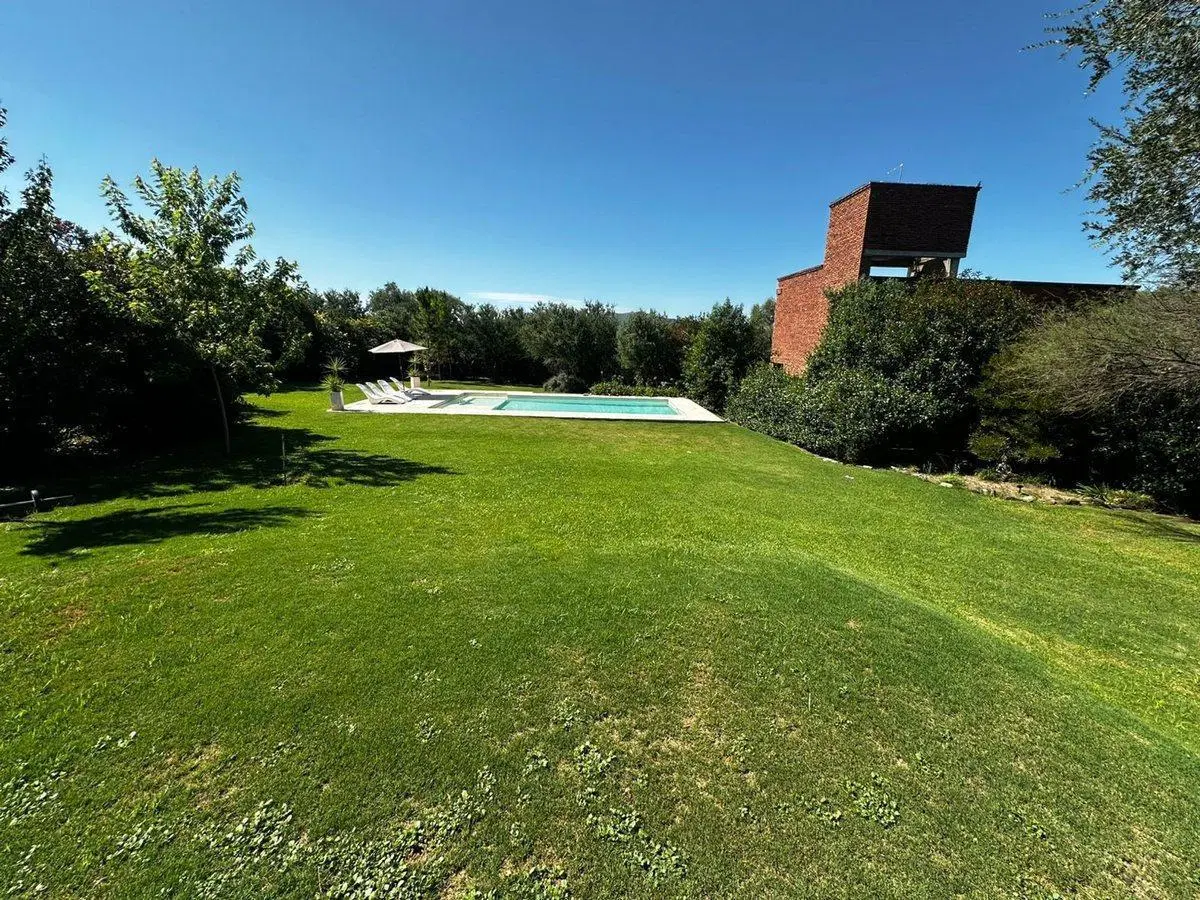 VENTA TERRENO CON PILETA EN VALLE DEL GOLF 806 Mts 3