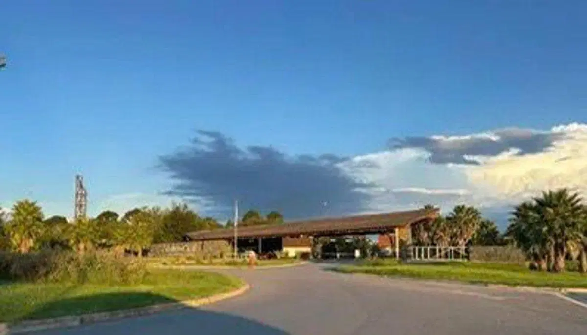 VENTA TERRENO CON PILETA EN VALLE DEL GOLF 806 Mts 5