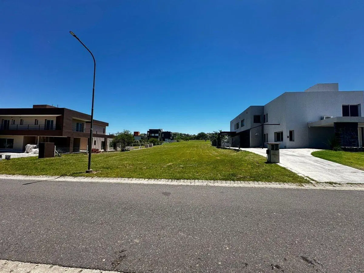 LOTE CENTRAL EN LA ARBOLADA HOLLYWOOD - MALAGUEÑO 7