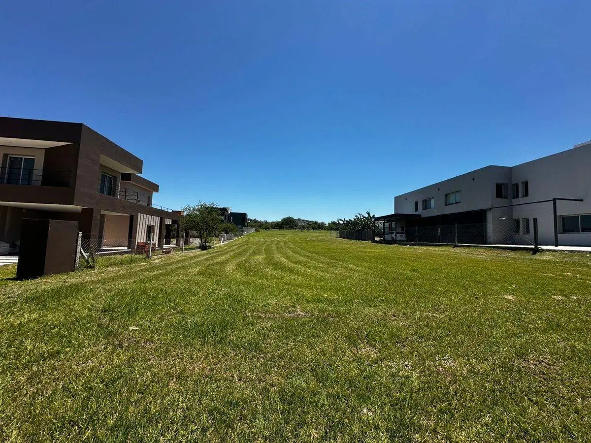 LOTE CENTRAL EN LA ARBOLADA HOLLYWOOD - MALAGUEÑO 3