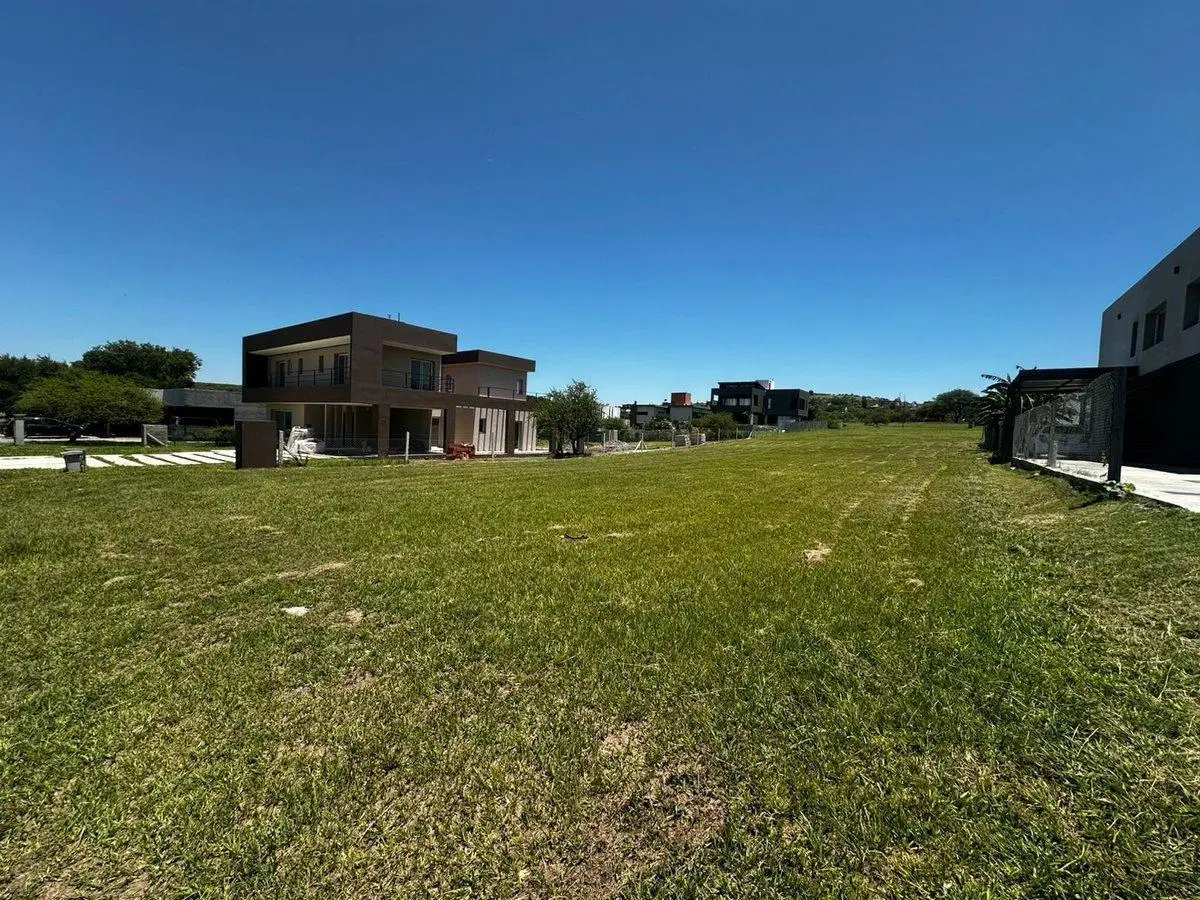 LOTE CENTRAL EN LA ARBOLADA HOLLYWOOD - MALAGUEÑO 5