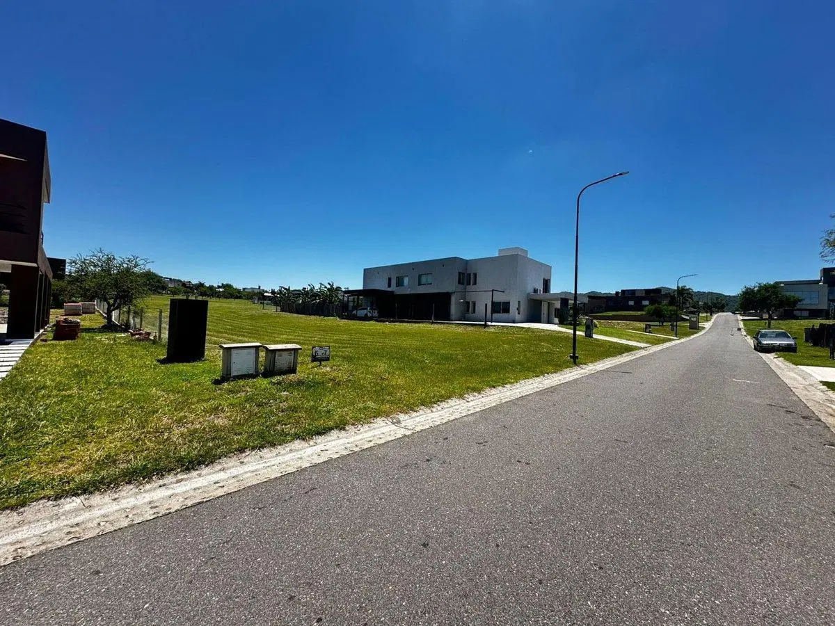 LOTE CENTRAL EN LA ARBOLADA HOLLYWOOD - MALAGUEÑO 4