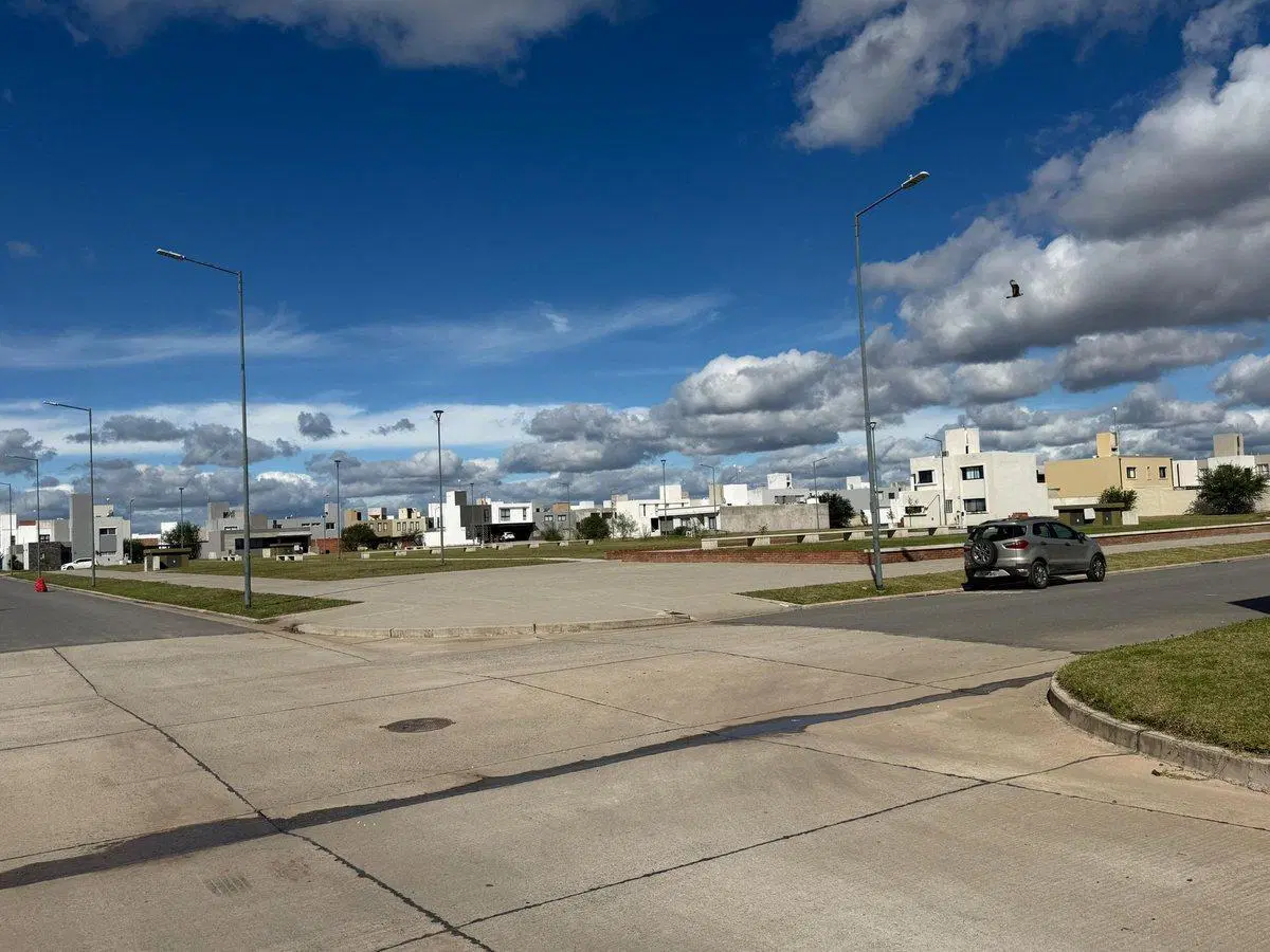 LOTE ESQ. TERRAZAS MANANTIALES 457M² APTO DUPLEX 4