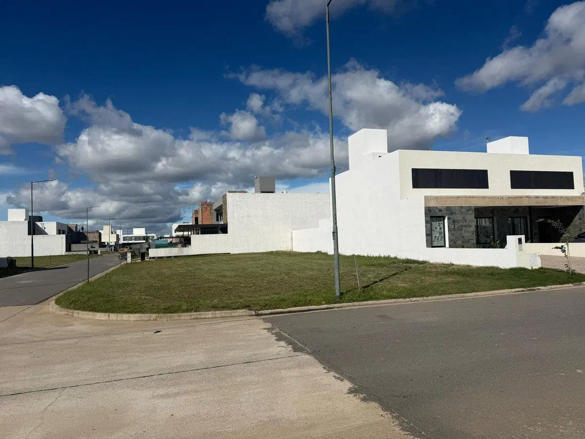 LOTE ESQ. TERRAZAS MANANTIALES 457M² APTO DUPLEX 3