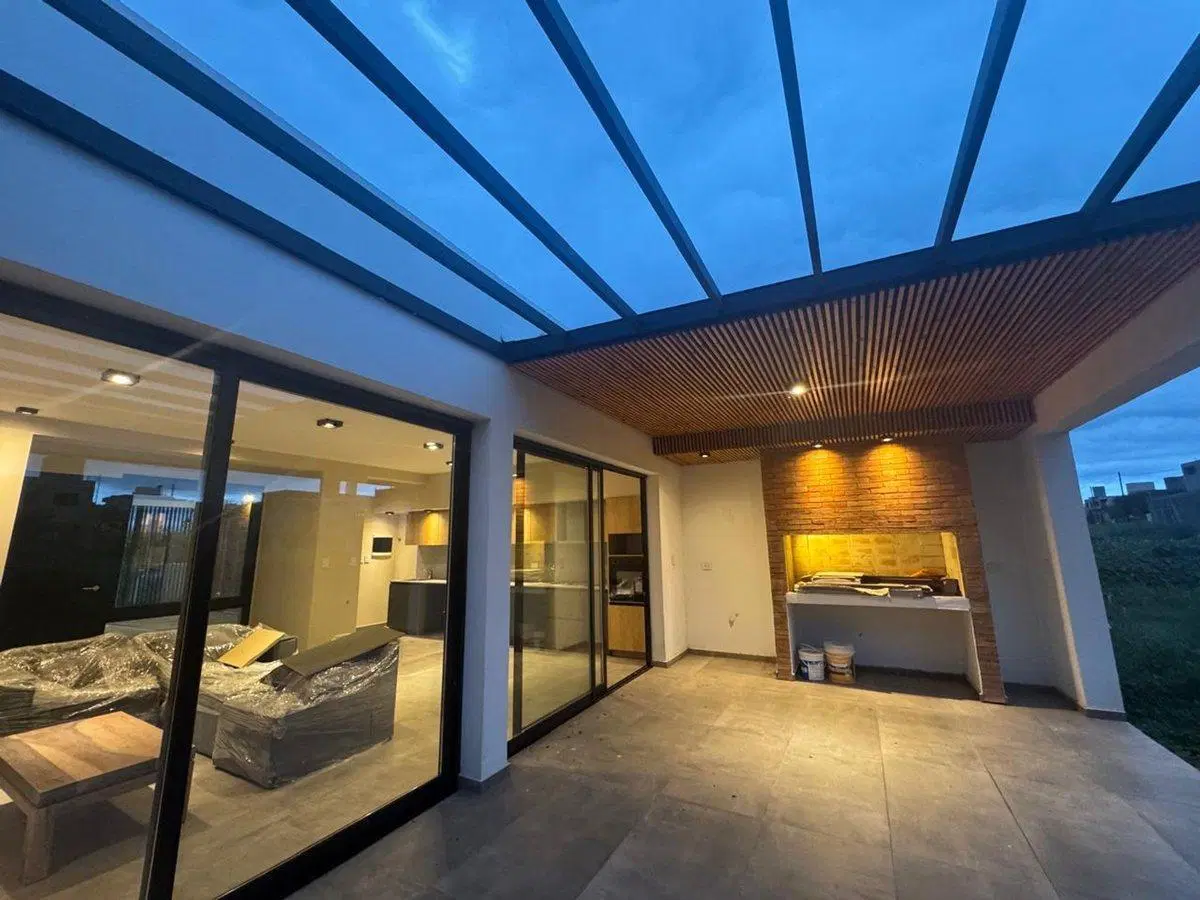 CASA TEJAS CUATRO TRES DORMITORIOS MALAGUEÑO CBA 8