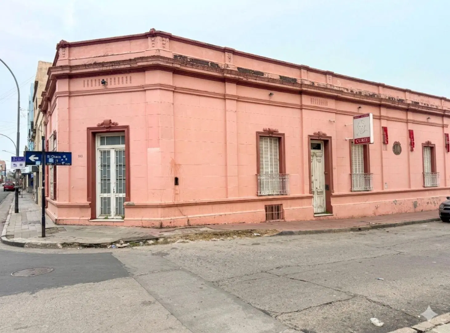 Excelente Oportunidad Comercial a mts del Clinicas 8