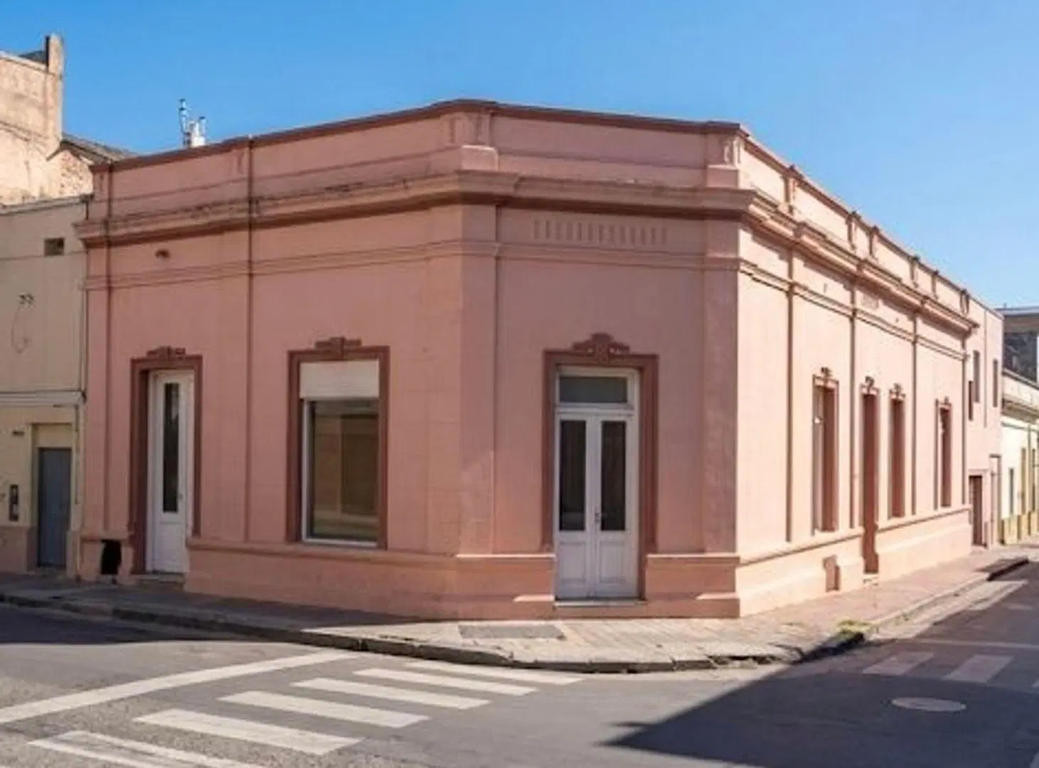 Excelente Oportunidad Comercial a mts del Clinicas 5