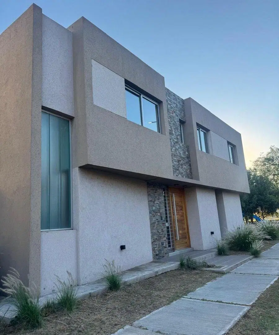 VENTA CASA TRES DORMITORIOS MIRADORES MANANTIALES 2