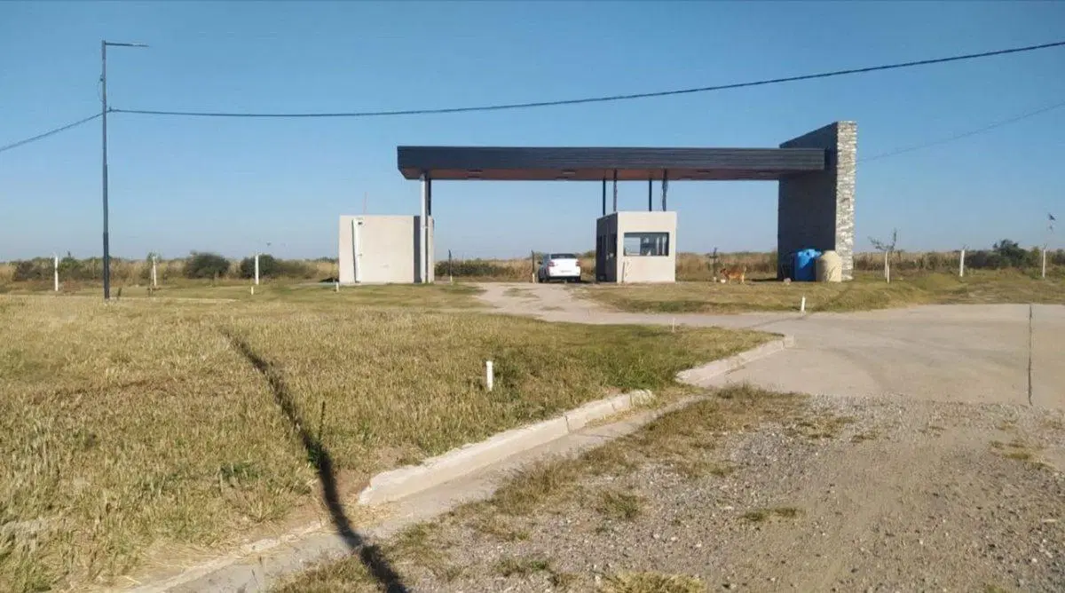 LOTE EN LA ERNESTINA BARRIO DE CAMPO CON ESCRITURA 2