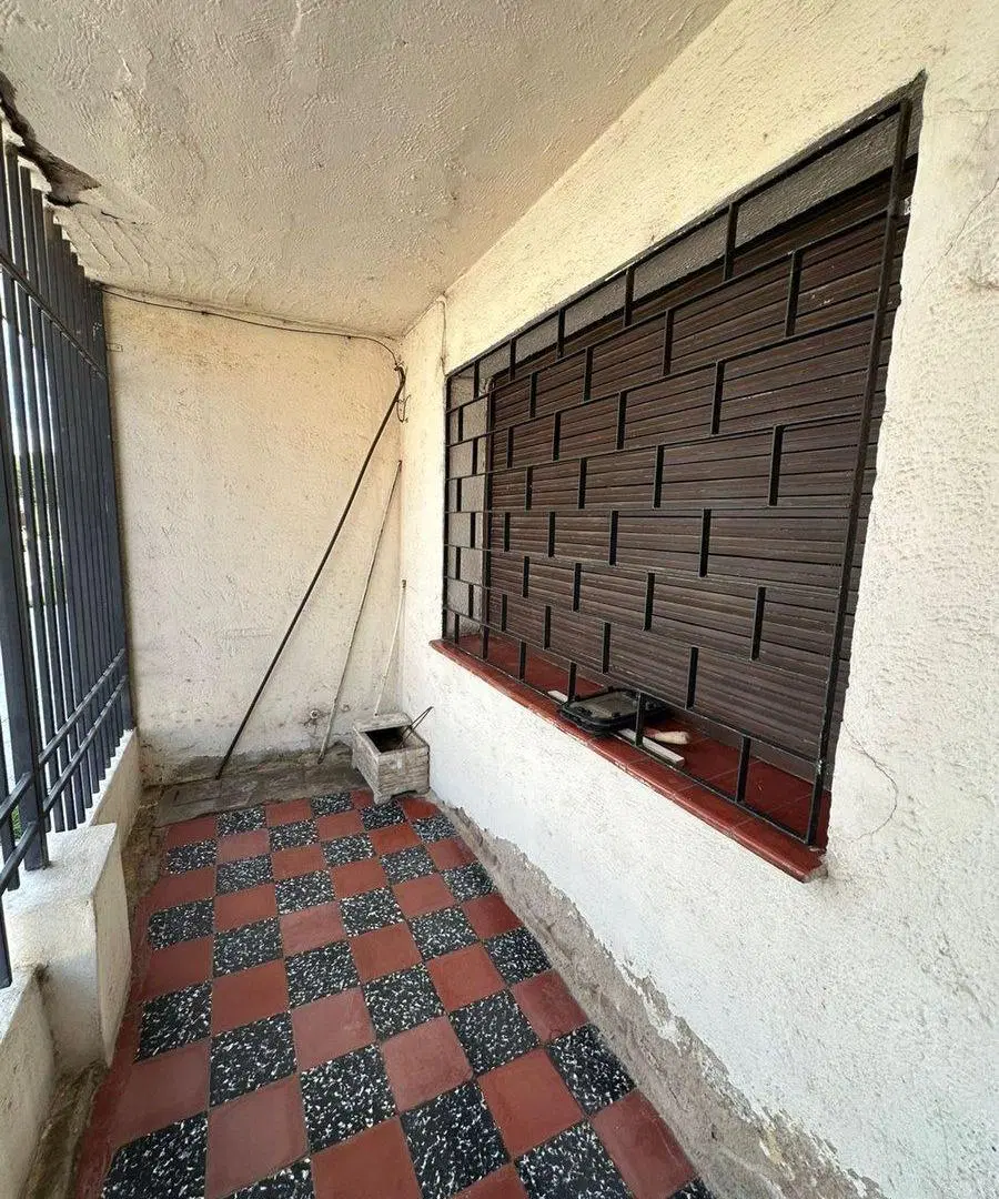 CASA ESQUINA EN ALBERDI DE DOS DORMITORIOS 5