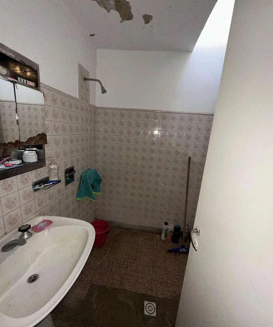 CASA EN VENTA EN VILLA ADELA DE 2 DORMI Y COCHERA 4