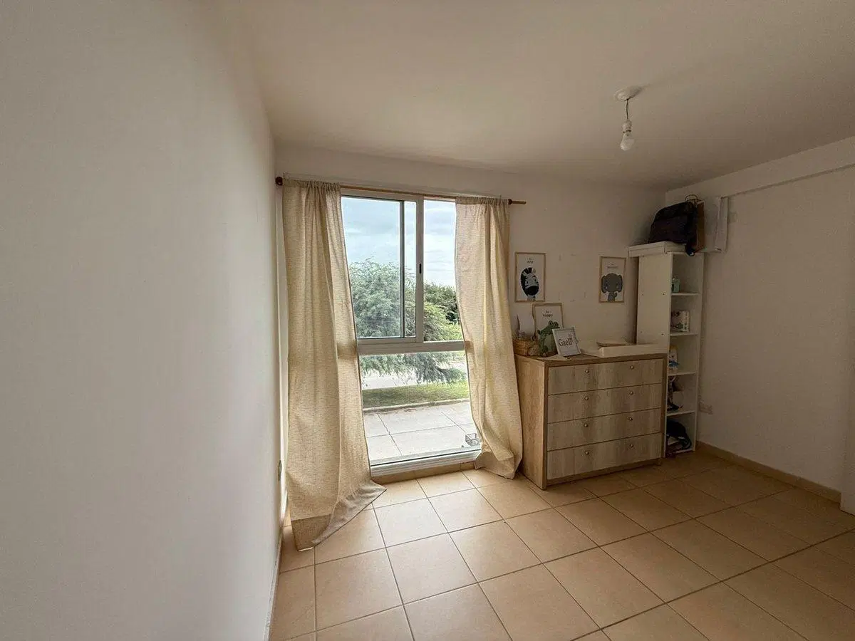 CASA EN VENTA 3 DORM CON BALCÓN EN LICEO TERCERO 5