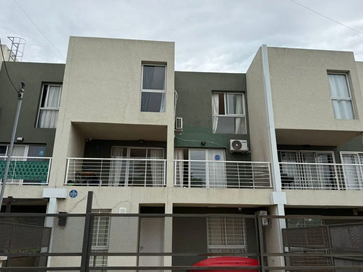CASA EN VENTA 3 DORM CON BALCÓN EN LICEO TERCERO 3