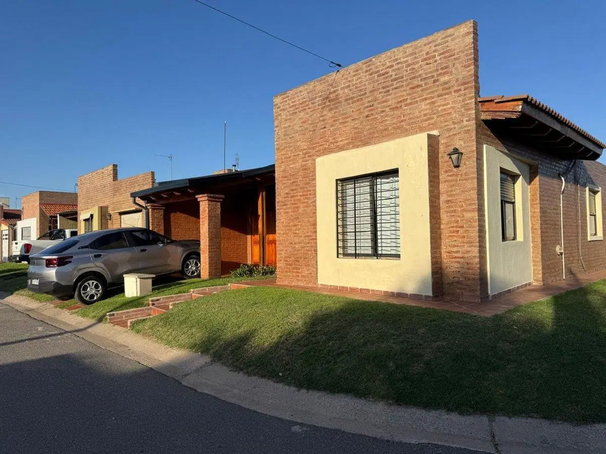 CASA 3 DORM PILETA HOUSING MATIENZO APTO CREDITO 1