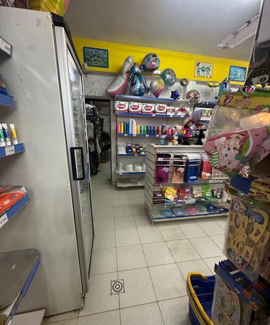 Foto de CASA ESQUINA + LOCAL COMERCIAL EN BARRIO ITUZAINGO, imagen 1