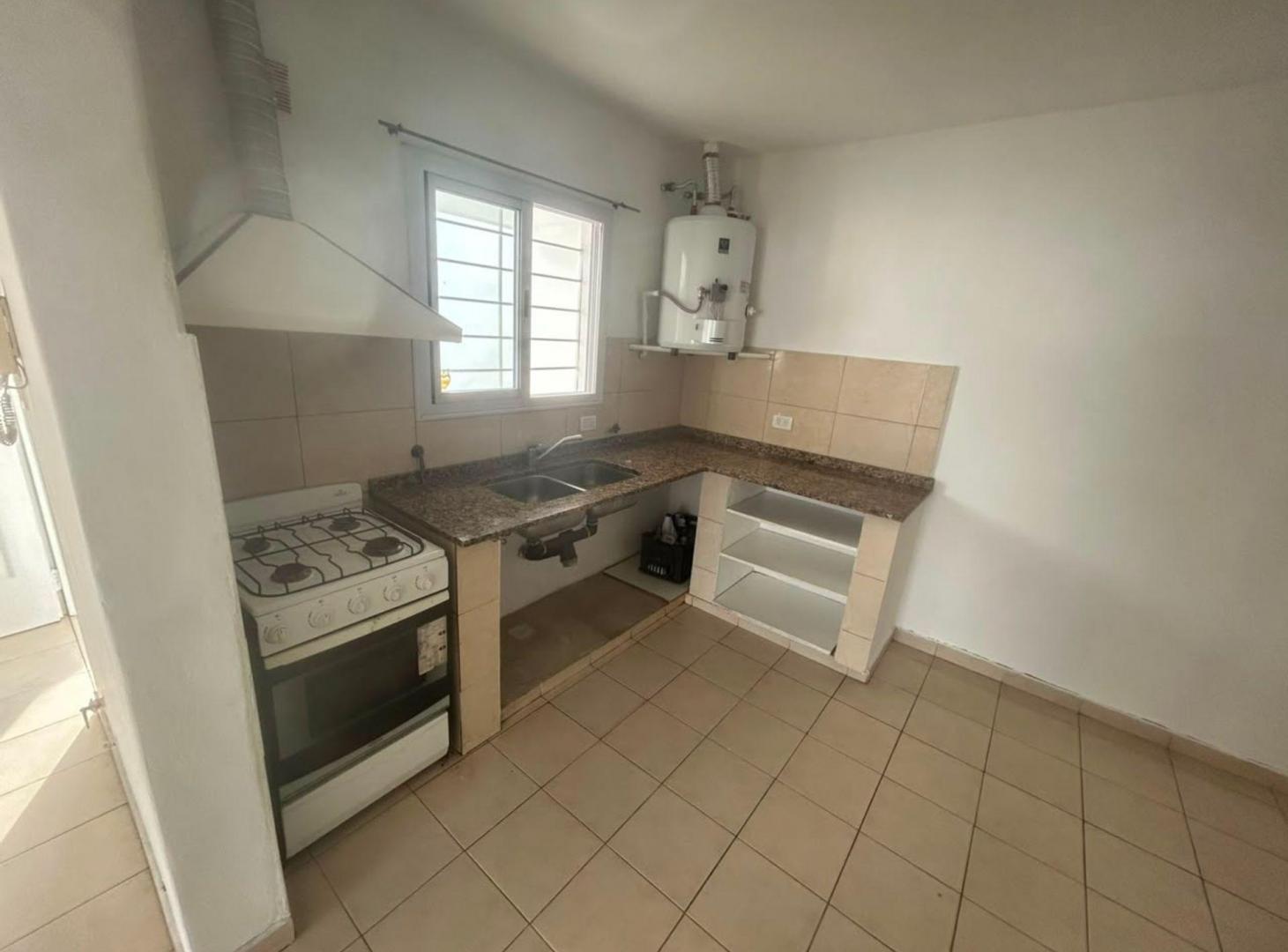 Foto de VENTA CASA 2 DORM APTA CREDITO barrio GRAL. BUSTOS, imagen 4