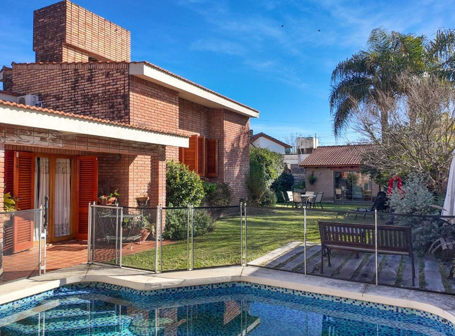 Foto de VENTA DE CASA 3 DORMITORIOS + DPTO APTO CREDITO, imagen 2
