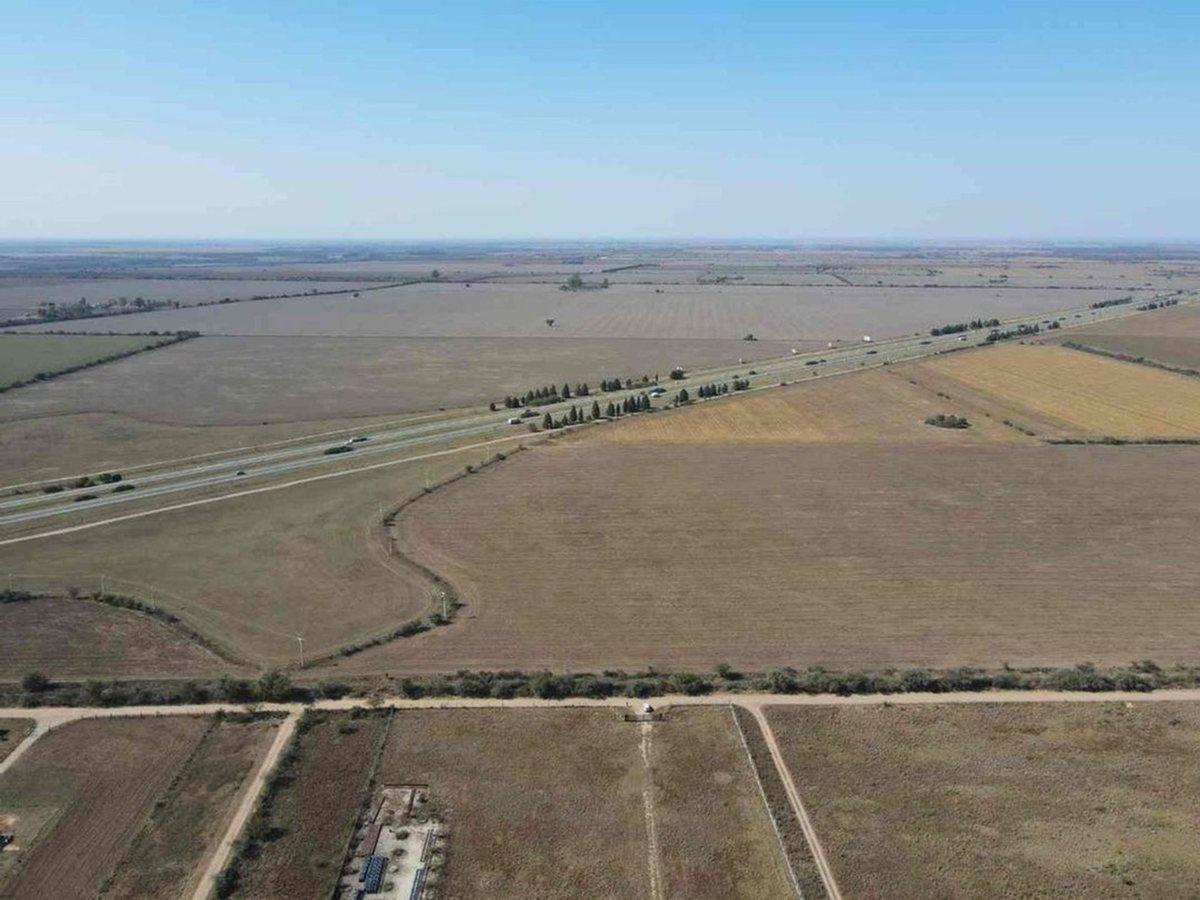 Foto de VENTA LOTE 2,5 HAS EN AUTOPISTA CÓRDOBA ROSARIO, imagen 3