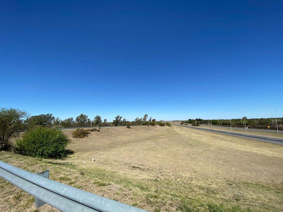 Foto de VENTA LOTE 2,5 HAS EN AUTOPISTA CÓRDOBA ROSARIO, imagen 2