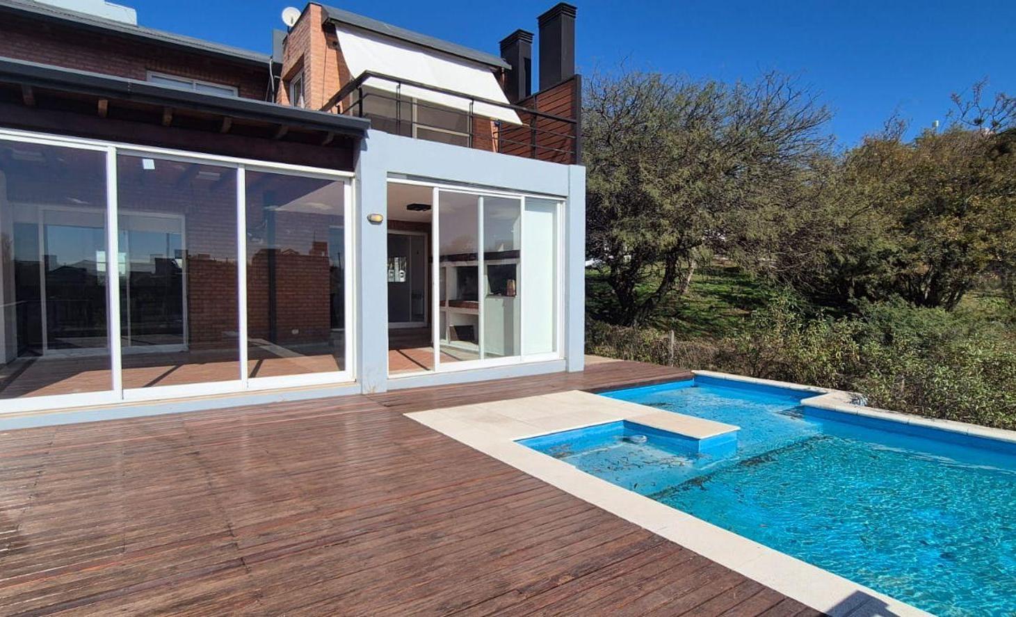 Foto de CASA EN ALQUILER CINCO LOMAS 3 DORM PILETA QUINCHO, imagen 1