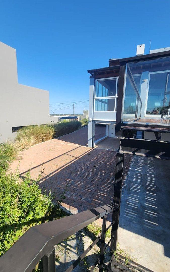Foto de CASA EN ALQUILER CINCO LOMAS 3 DORM PILETA QUINCHO, imagen 3