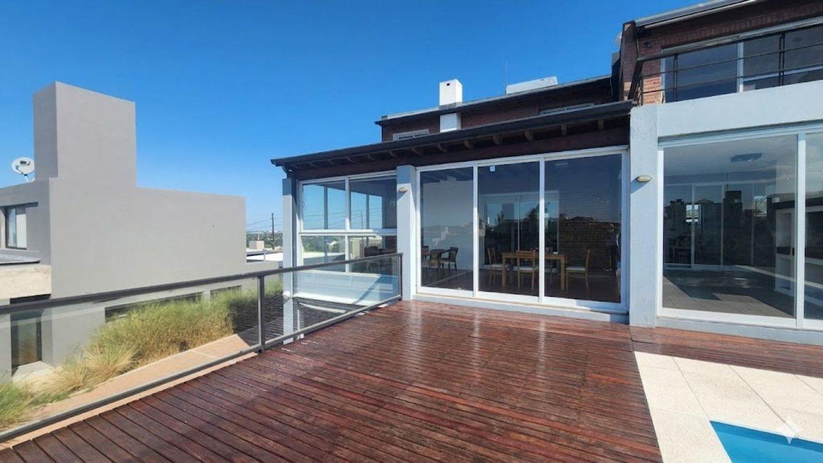 Foto de CASA EN ALQUILER CINCO LOMAS 3 DORM PILETA QUINCHO, imagen 2