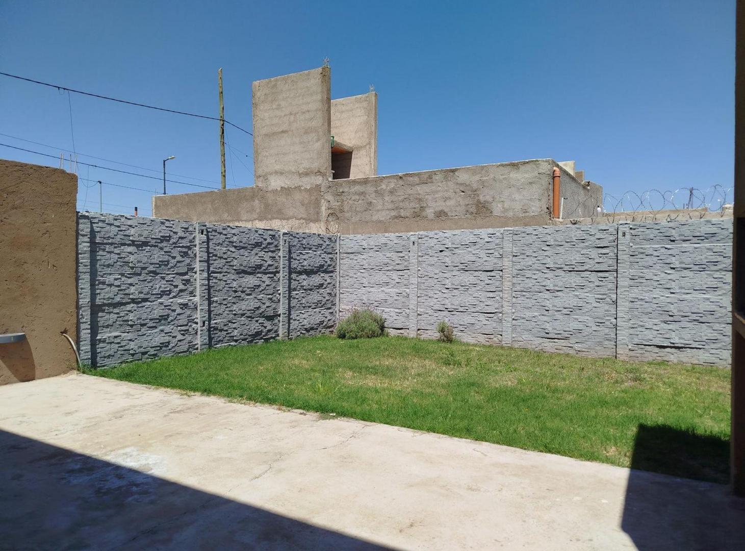 Foto de VENTA CASA 3 DORMITORIOS, 2 BAÑOS, PATIO-B°VICOR B, imagen 2