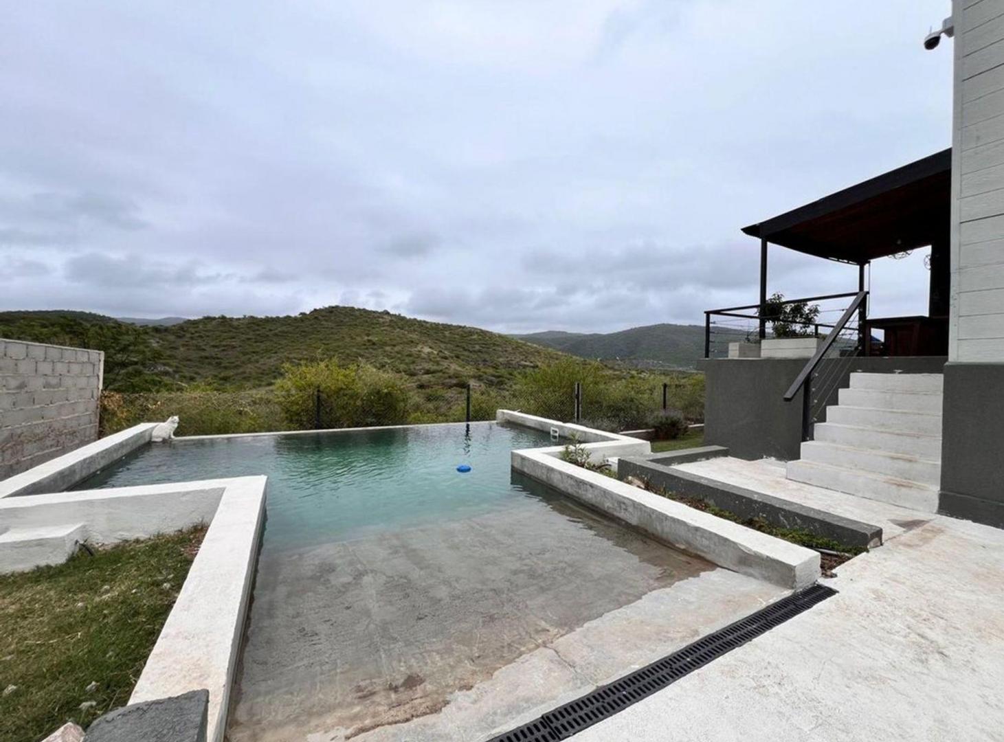 Casa 3 dormitorios en La Calera con pileta