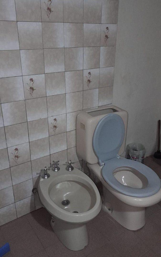 Foto de CASA DE 3 DORMITORIOS + 1 DTO MONOAMBIENTE, imagen 2